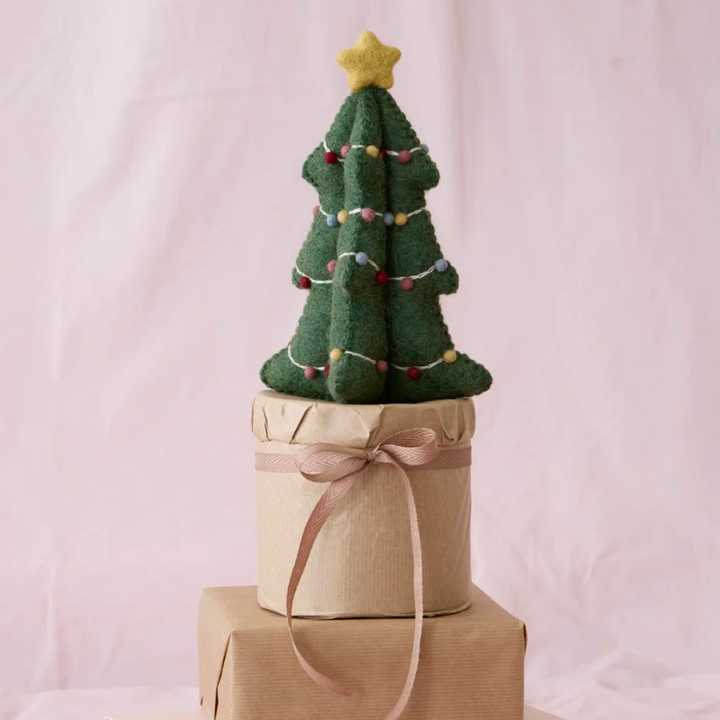 Christmas Tree with Garland by Én Gry &amp; Sif