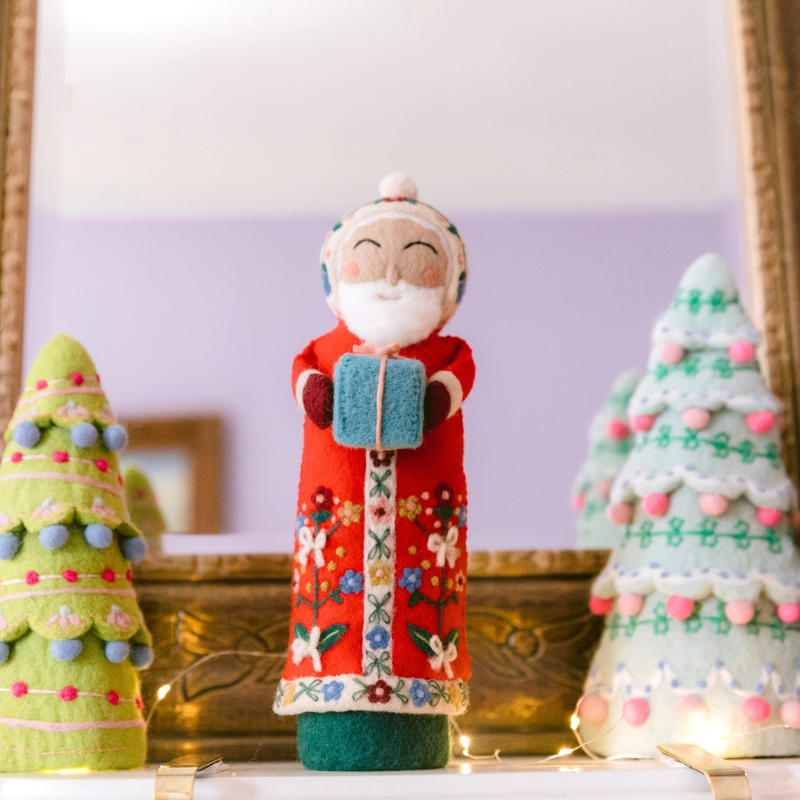 Santa Mantle Topper by French Knot